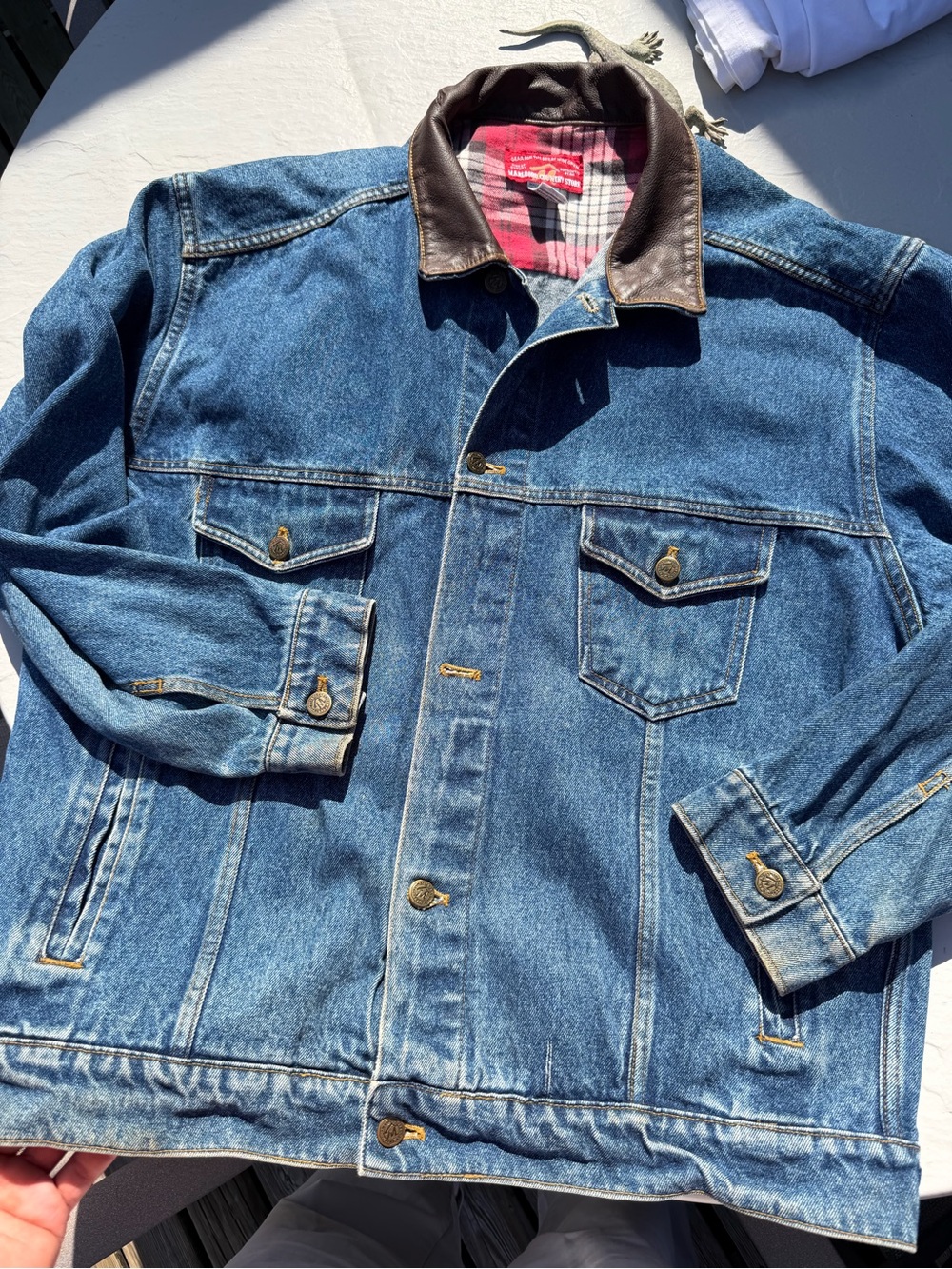 Men's Marlboro Blue Denim Jacket with Brown Leather Collar size XL